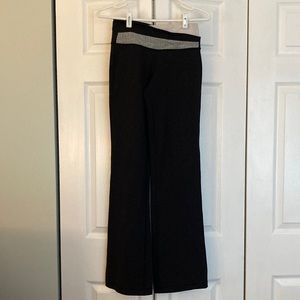 Lulu Lemon flare yoga pants | size 4
